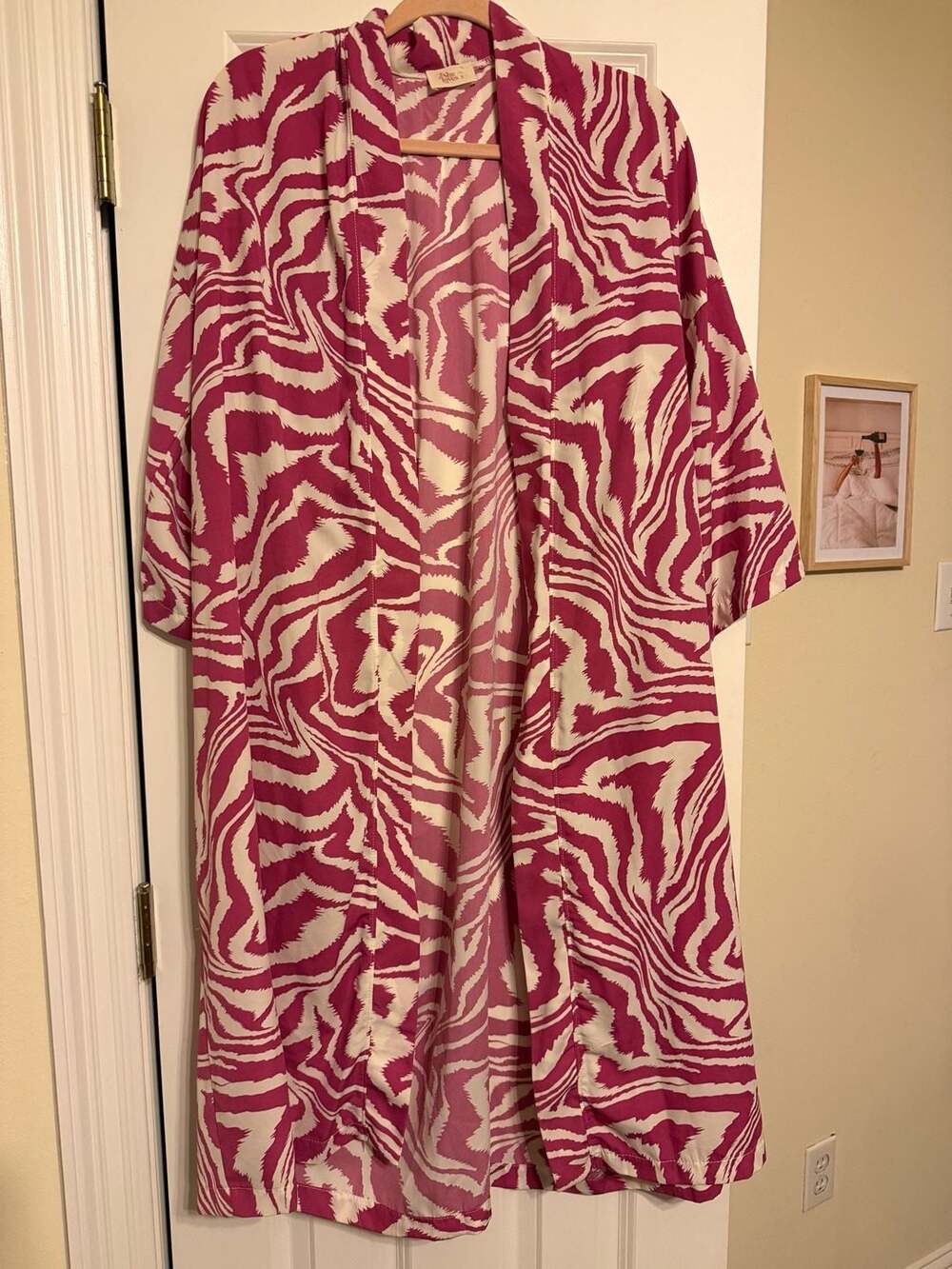 If She Loves Be Free Kimono in Fuchsia Zebra Print